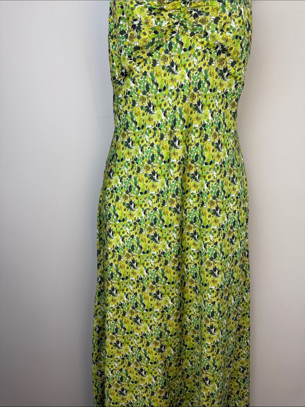 Favorite Daughter The Envy Slip Dress Lg Midi
Relaxed Fit Slinky Green Floral - Picture 6 of 16